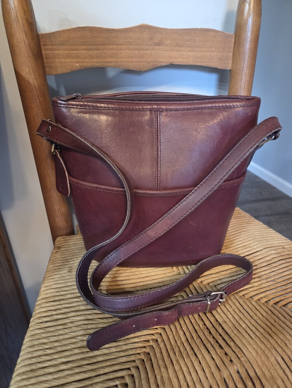 VINTAGE BUCKET BAG - Picture 2 of 10